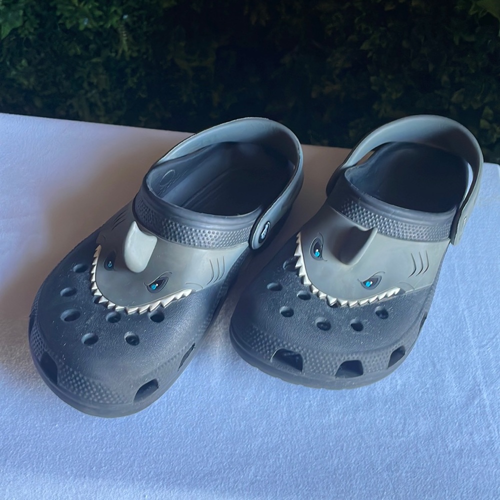 Boys shark crocs